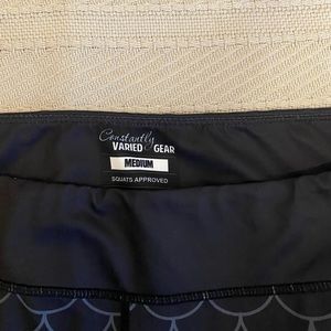 Constantly Varied Gear Dragon Scale Capris Size M